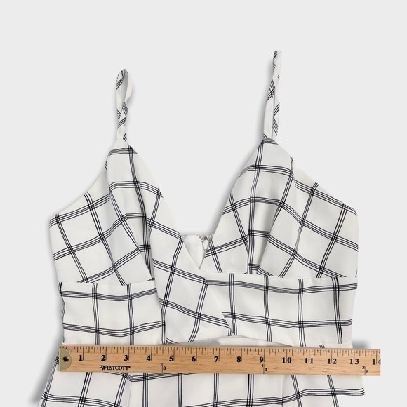 NBD Revolve White Windowpane Grid Keyhole‎ Midi Dress - Picture 5 of 9